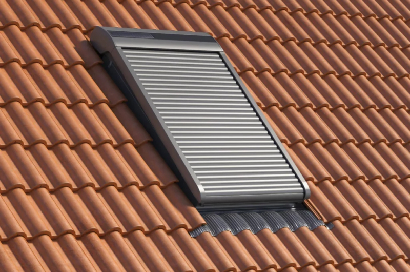 фото Rooflite+ роллета на солнечных батареях SSR 55*98