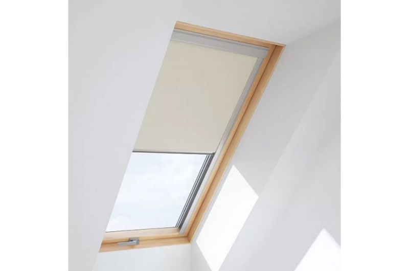 фото Velux штора на направляющих CONTRIO Белый 55*98