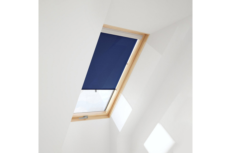 фото Velux штора на направляющих CONTRIO Синий 94*118